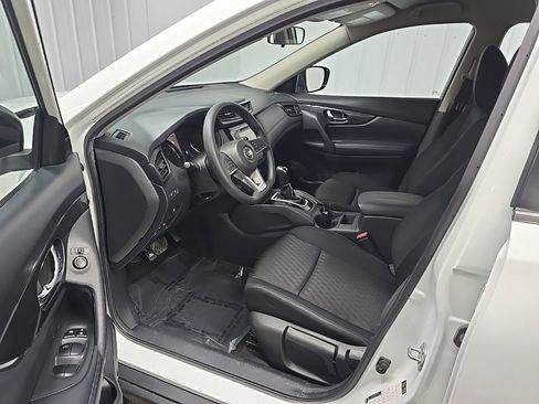 Used 2018 Nissan Rogue S image 28