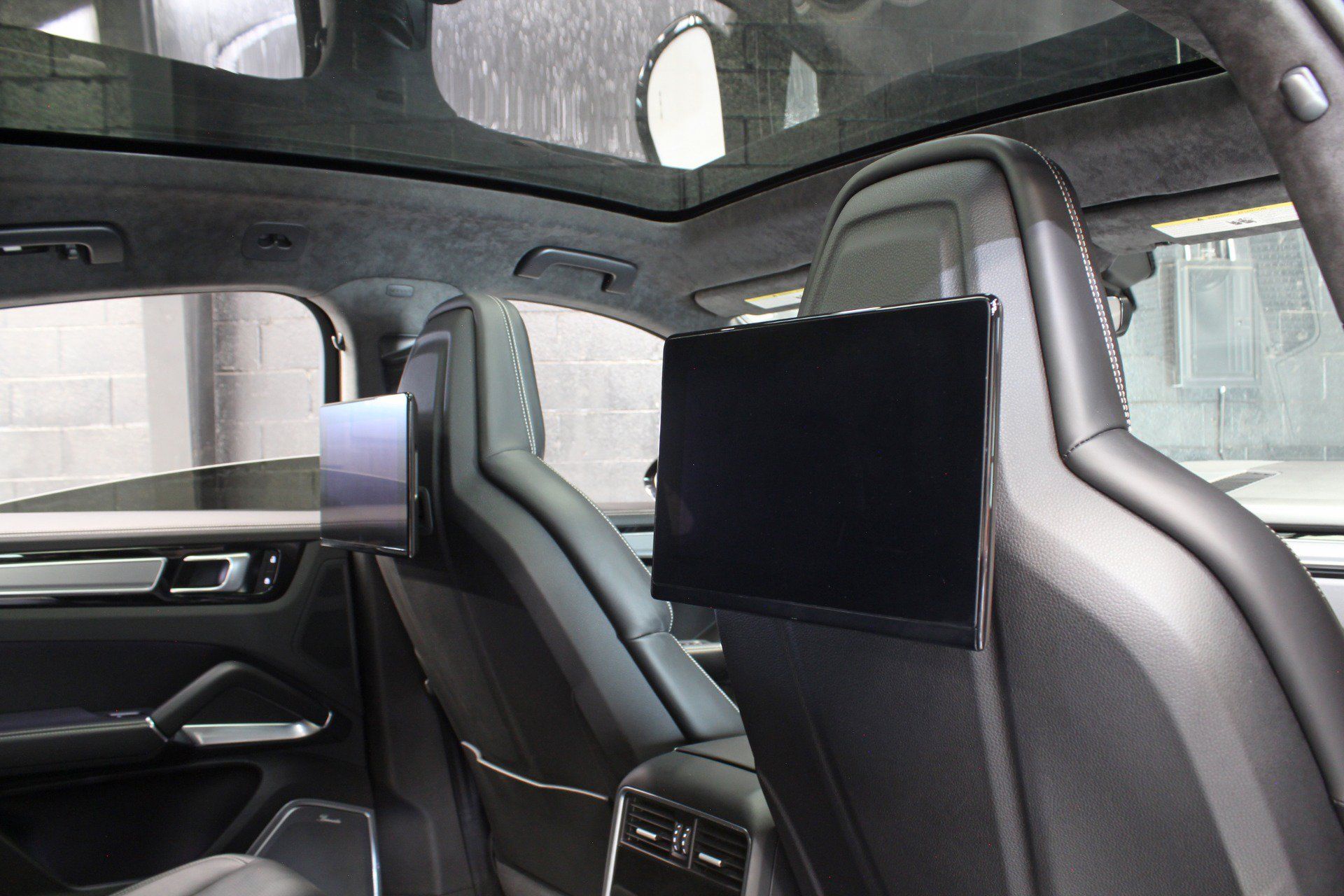 Used 2022 Porsche Cayenne Turbo AWD/4WD image 45