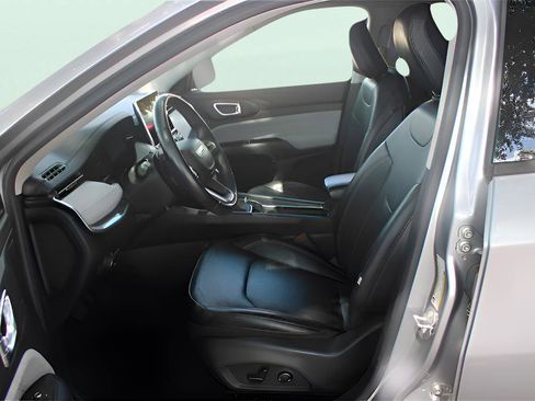 Used 2022 Jeep Compass Latitude image 31