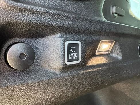 Used 2025 Jeep Grand Cherokee L Laredo AWD/4WD image 38