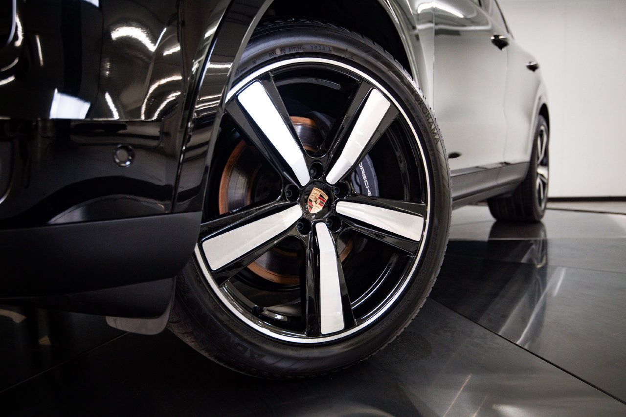 Certified 2026 Porsche Cayenne AWD/4WD image 12