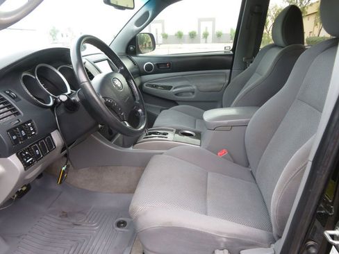 Used 2011 Toyota Tacoma PreRunner w/ TRD Off-Road Pkg w/JBL Audio image 20