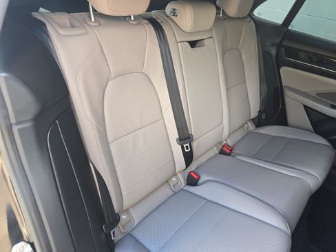Certified 2025 Porsche Macan 4S Electric AWD/4WD image 21
