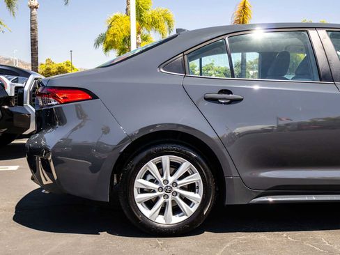Used 2026 Toyota Corolla LE w/ LE Premium Package FWD image 5