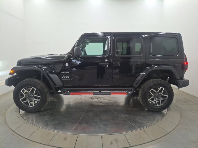 Used 2024 Jeep Wrangler Unlimited Sahara w/ Dual Top Group AWD/4WD image 4