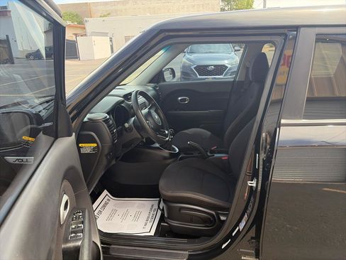 Used 2018 Kia Soul FWD image 7