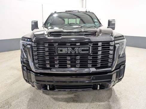 Used 2024 GMC Sierra 3500 Denali Ultimate AWD/4WD image 8