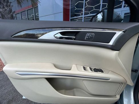 Used 2014 Lincoln MKZ Hybrid image 17