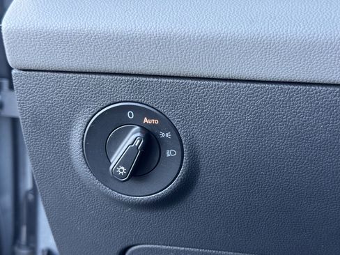 Used 2022 Volkswagen Taos SE image 28