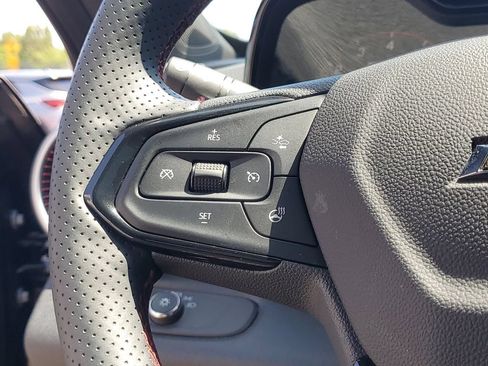 Certified 2025 Chevrolet Trax RS w/ Sunroof Package FWD image 23
