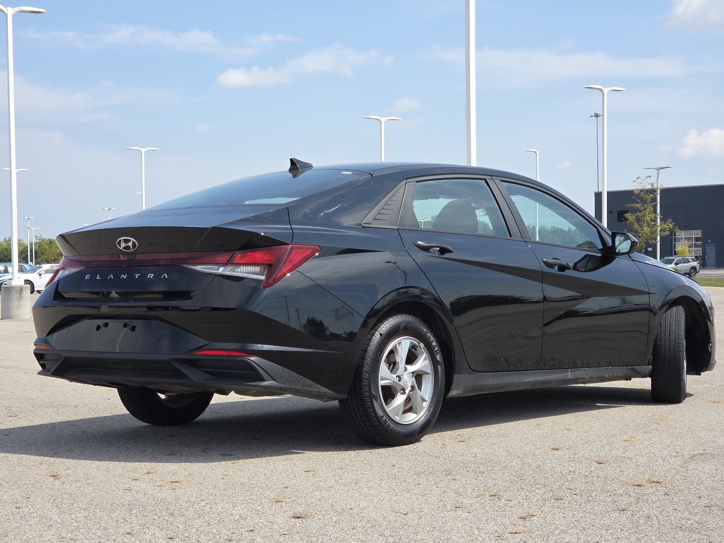 Used 2021 Hyundai Elantra SE FWD image 16