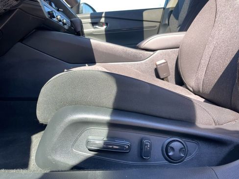 Certified 2025 Honda Accord SE image 25