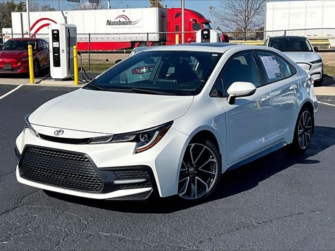 Used 2021 Toyota Corolla SE w/ SE Premium Package image 7