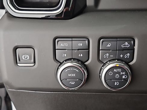 Certified 2025 GMC Sierra 2500 Denali Ultimate w/ Max Trailering Package AWD/4WD image 24