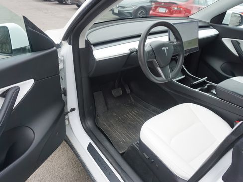 Used 2020 Tesla Model Y Long Range image 7
