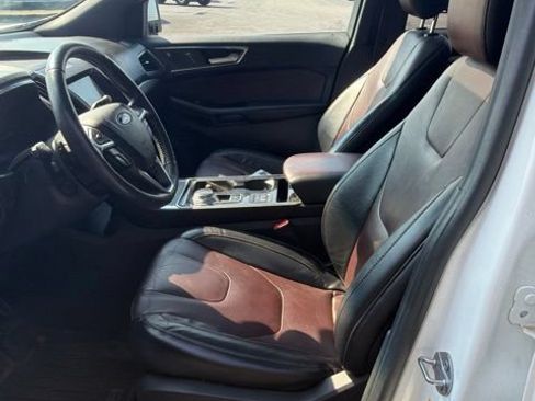 Used 2020 Ford Edge Titanium w/ Equipment Group 301A AWD/4WD image 15