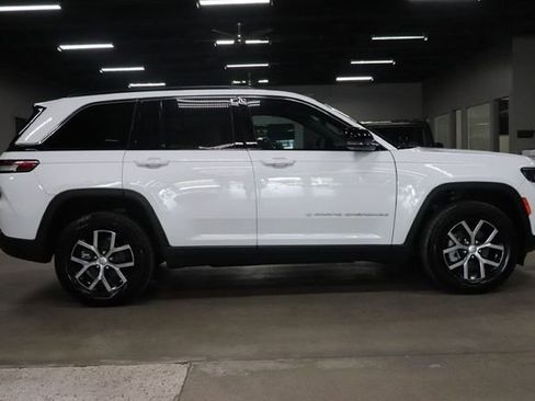 Used 2025 Jeep Grand Cherokee Limited RWD image 6