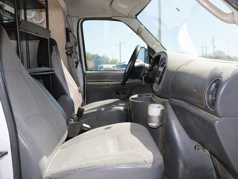 Used 2004 Ford E-350 and Econoline 350 Super Duty image 22