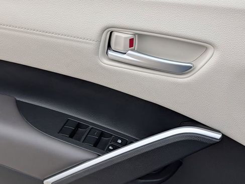 Used 2022 Toyota Corolla Cross XLE w/ Convenience Package image 24