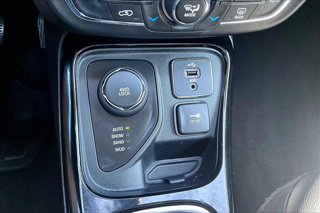 Used 2018 Jeep Compass Limited w/ Safe & Security Group AWD/4WD image 34