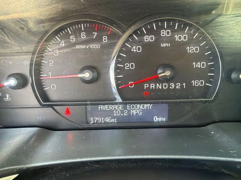 Used 2009 Cadillac DTS w/ Trunk Convenience Package FWD image 11