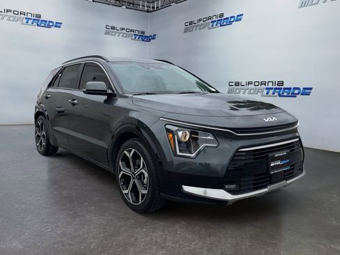 Used 2025 Kia Niro EX Touring FWD image 3