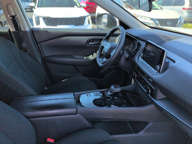 Used 2025 Nissan Rogue S FWD image 10