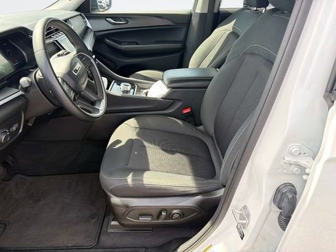 Used 2024 Jeep Grand Cherokee Laredo AWD/4WD image 20