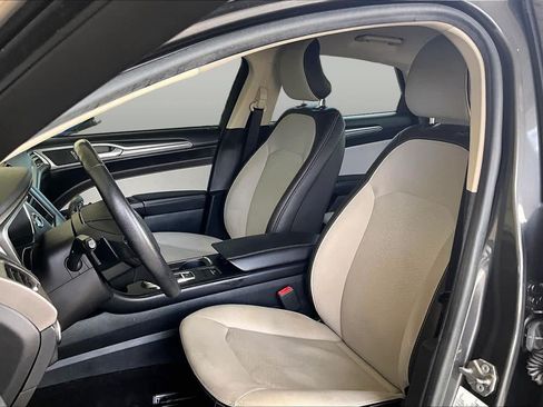 Used 2019 Ford Fusion SE w/ Equipment Group 151A FWD image 8