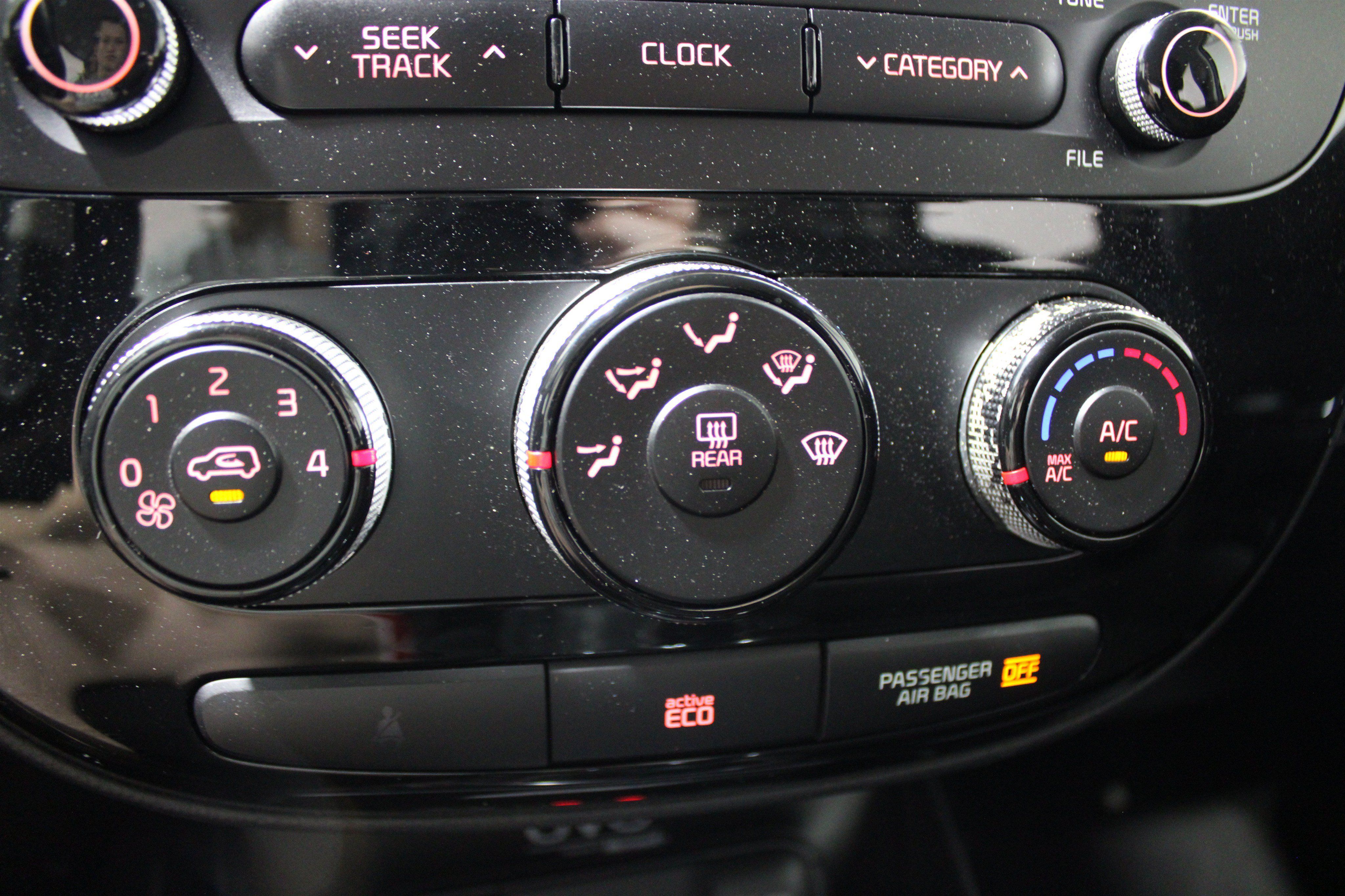 Used 2015 Kia Soul ! FWD image 24