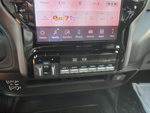 New 2025 RAM 5500 4x4 Regular Cab image 25