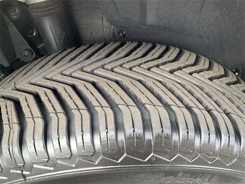 Used 2022 Toyota Venza Limited image 36