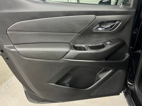 Used 2023 Chevrolet Traverse LT image 22