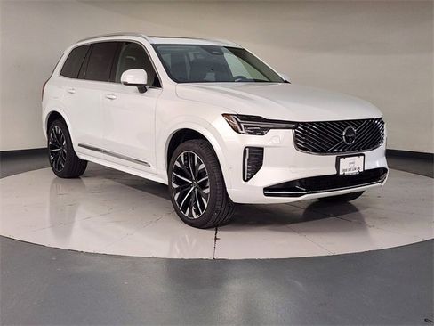 Used 2025 Volvo XC90 B5 Plus image 7