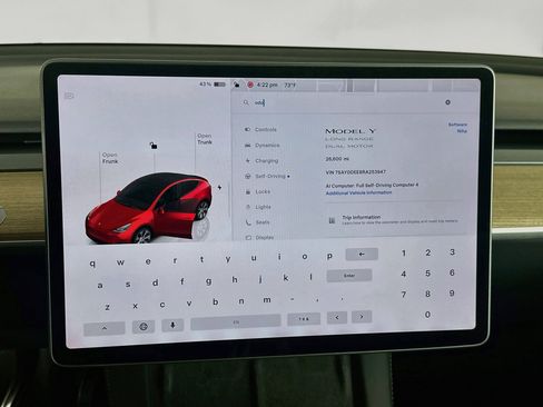 Used 2024 Tesla Model Y Long Range AWD/4WD image 17