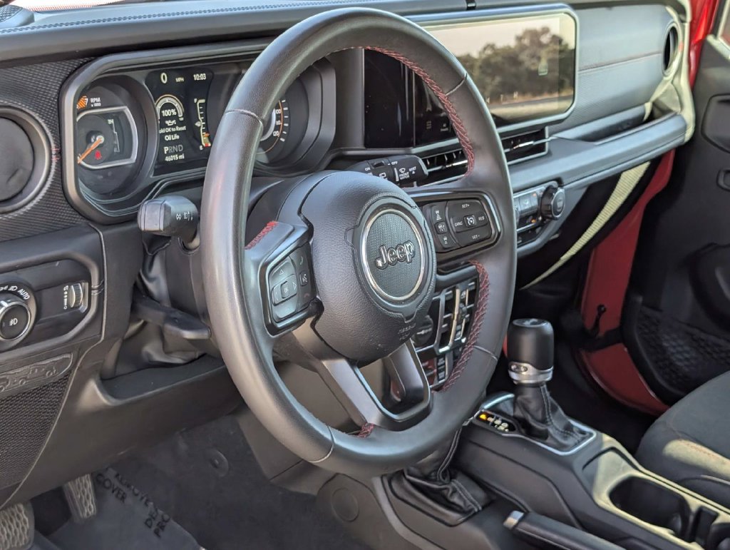 Used 2025 Jeep Wrangler Unlimited Rubicon AWD/4WD image 16