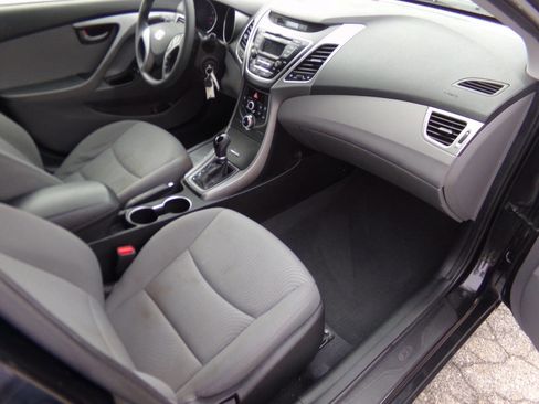 Used 2014 Hyundai Elantra SE image 26