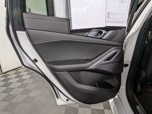 Used 2022 BMW X6 xDrive40i w/ M Sport Package image 44