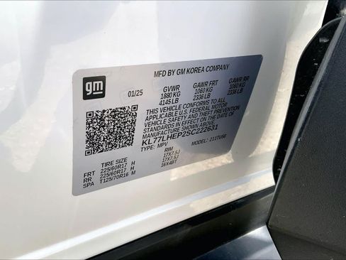 Used 2025 Chevrolet Trax LT FWD image 35