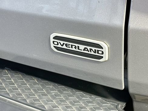 Used 2020 Jeep Gladiator Overland w/ Trailer Tow Package AWD/4WD image 38