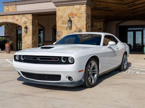Used 2022 Dodge Challenger R/T RWD image 1