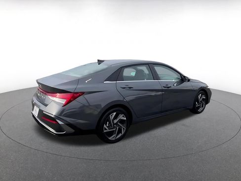 Used 2025 Hyundai Elantra SEL image 14