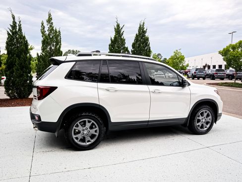 Used 2025 Honda Passport TrailSport image 11