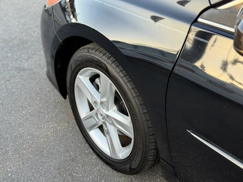 Used 2015 Toyota Camry SE FWD image 12