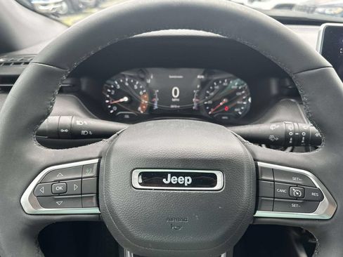 Used 2023 Jeep Compass Latitude AWD/4WD image 19
