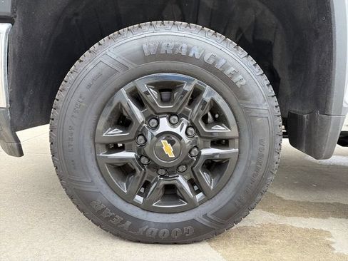 Used 2025 Chevrolet Silverado 2500 LT w/ Convenience Package AWD/4WD image 12