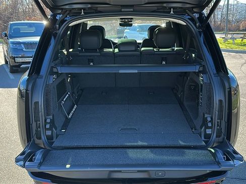 New 2025 Land Rover Range Rover Long Wheelbase SE image 24