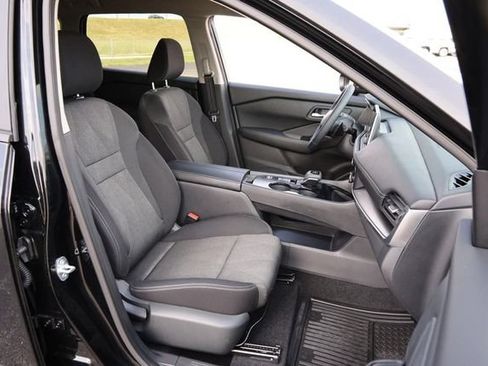 Certified 2026 Nissan Rogue SV FWD image 28