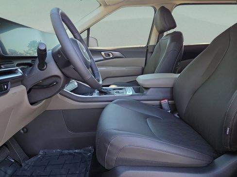 New 2026 Kia Carnival FWD image 26