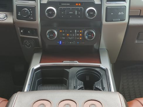 Certified 2021 Ford F250 King Ranch w/ King Ranch Ultimate Package AWD/4WD image 17